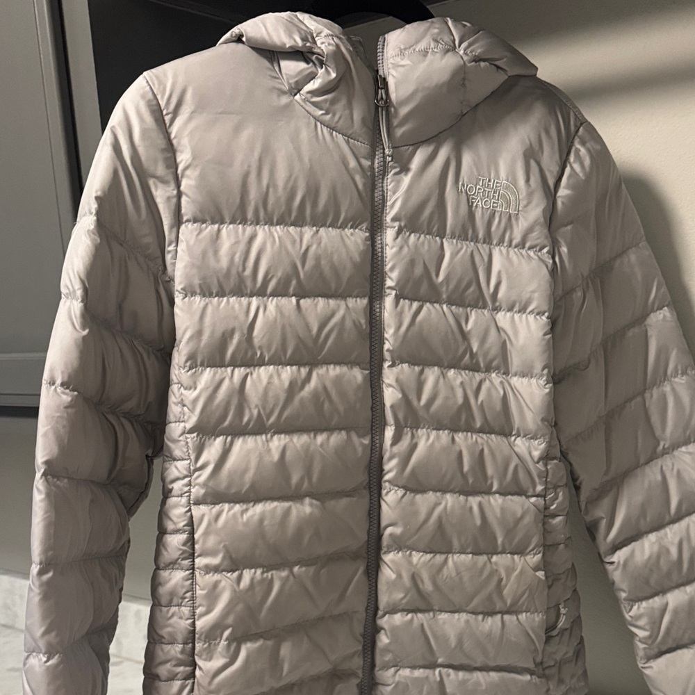 The North Face Women's Hooded Packable Puffer Jacket - gray
